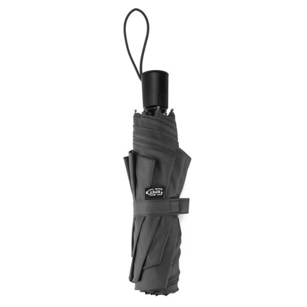 SKYLAR. 2-in-1-Regenschirm mit Einkaufstasche inklusive. Dieser ist aus recyceltem Polyester