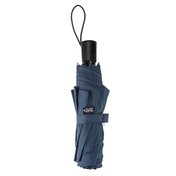 SKYLAR. 2-in-1-Regenschirm mit Einkaufstasche inklusive. Dieser ist aus recyceltem Polyester